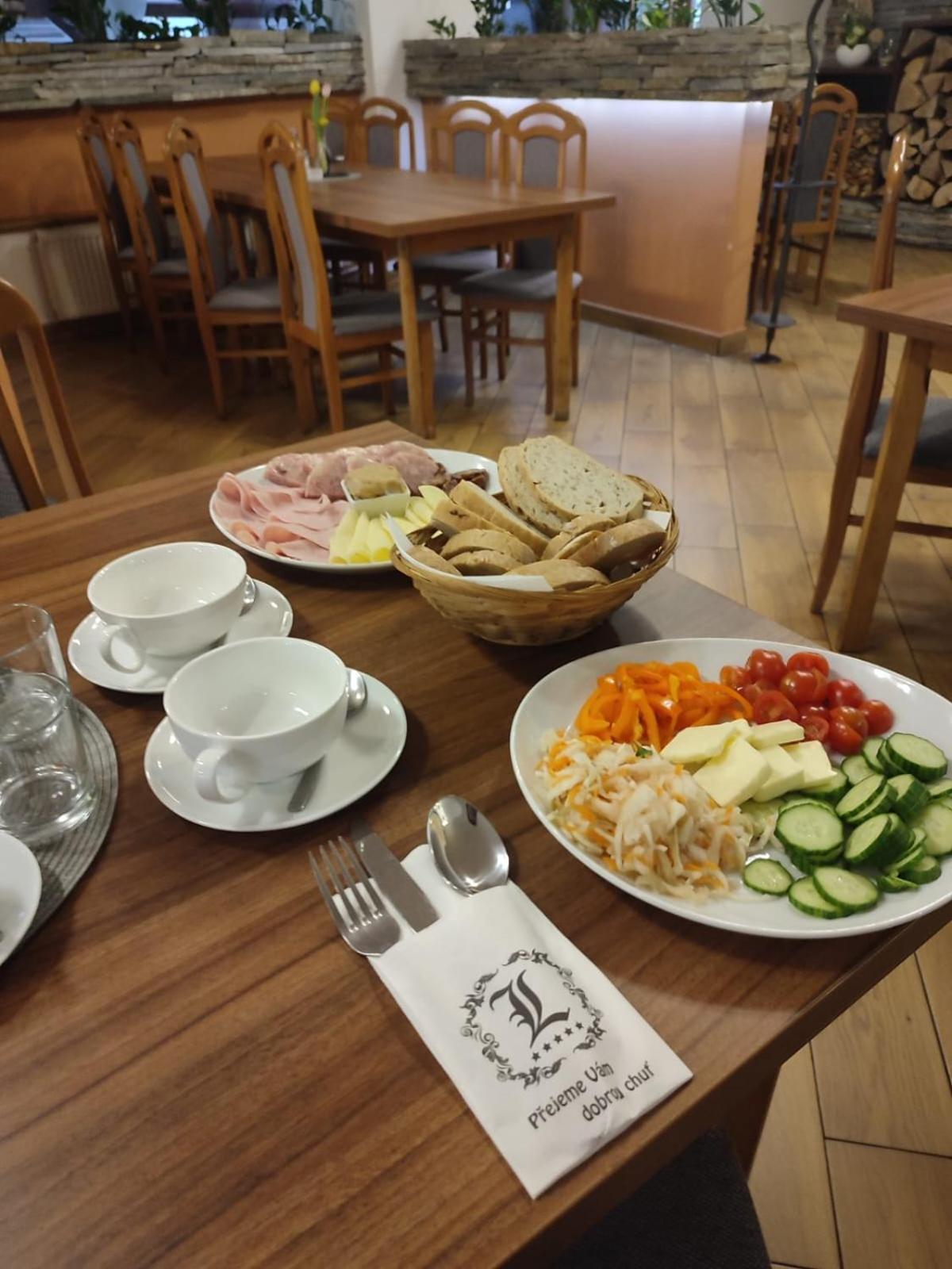 Restaurace A Penzion Lutena Dolni Lutyne المظهر الخارجي الصورة