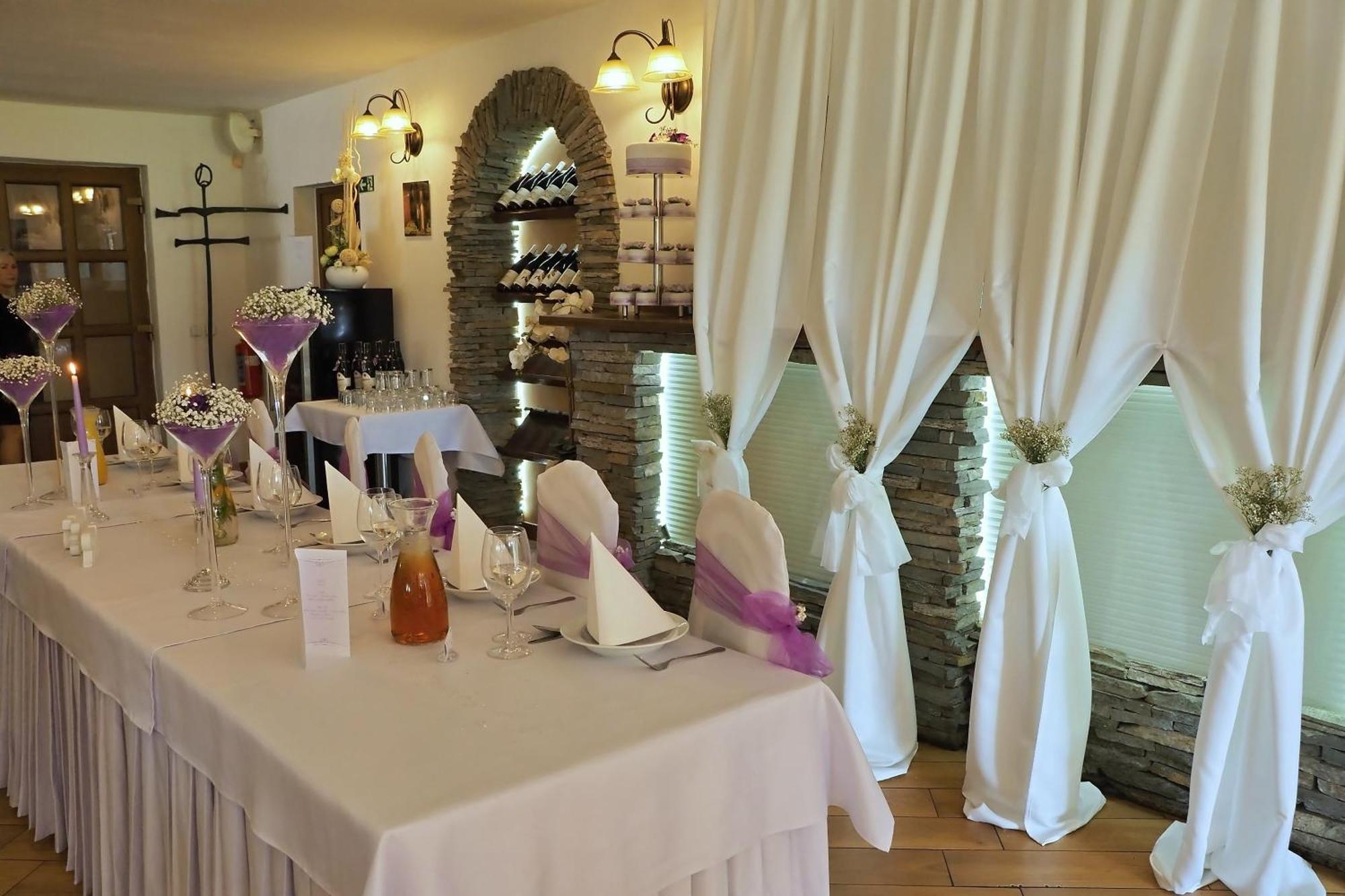 Restaurace A Penzion Lutena Dolni Lutyne المظهر الخارجي الصورة